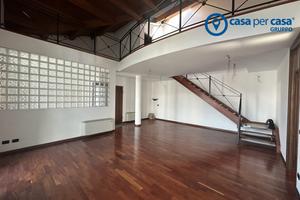 Elegante Appartamento Quadrilocale Mansardato nel