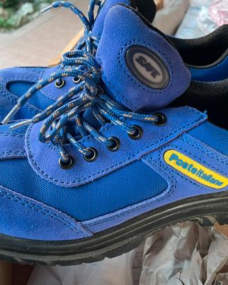 Scarpe e casco Postə Italianə