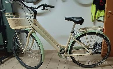 Bici donna con seggiolino posteriore 