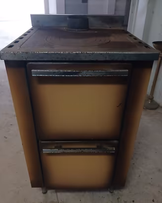 Cucina economica a legna con forno