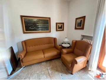 Divano 2 posti + poltrona bergère in ecopelle colo