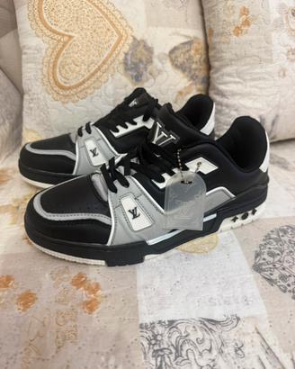 Scarpe Louis Vuitton  nero e grigio