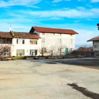 Cascina con magazzino e fienili