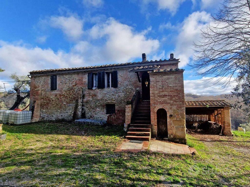Rustico / Casale di 400 m² con 5 locali e box auto - Vista 2