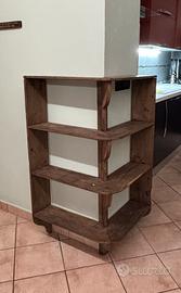 Scaffale angolare esterno in legno