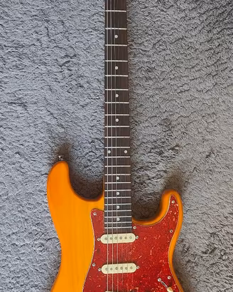 Chitarra elettrica stile Stratocaster