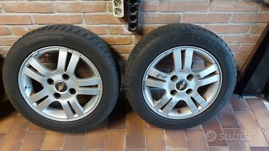 gomme 4 stagioni con cerchi