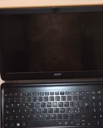 Acer Aspire E1-522 AMD A6 – Funzionante 50€