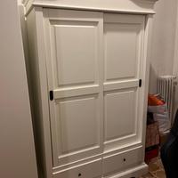 Armadio in legno shabby chic