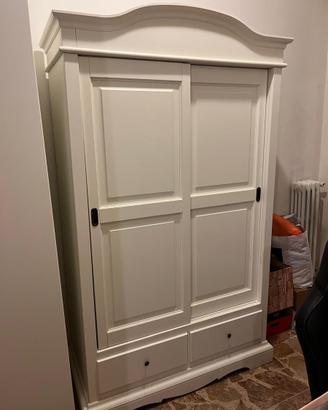 Armadio in legno shabby chic