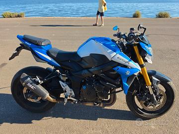 Suzuki GSR750 