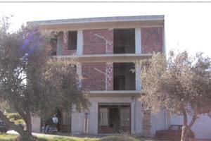 Casa con magazzino artigianale