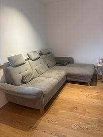 Divano orlean grigio chiaro piedini rovere