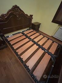 Letto matrimoniale in legno classico con comodini