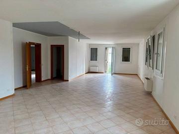 Immobile di 118 m² con 1 locale a Montecchio Preca