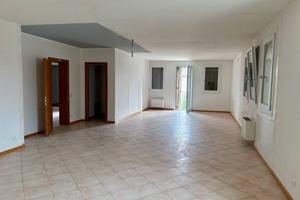 Immobile di 118 m² con 1 locale a Montecchio Preca