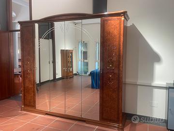 Armadio in legno con specchi a 6 ante