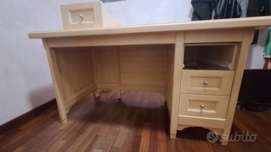 Scrivania in legno
