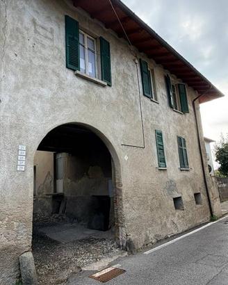 Casa indipendente di 185 m² con 4 locali a Uggiate