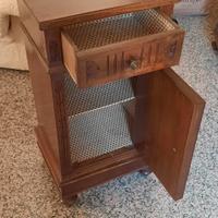 mobiletto in legno-comodino vintage stile classico