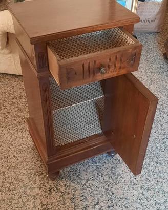 mobiletto in legno-comodino vintage stile classico