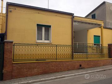 Villa singola, mq 260,+ 150mq giardino