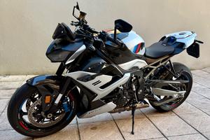 BMW M1000R