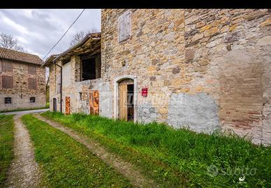 Terra tetto unifamiliare da ristrutturare