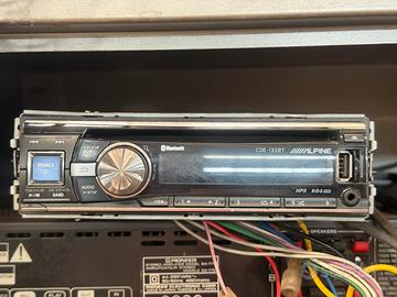 Radio cd Alpine con Bluetooth cdr 133 bt