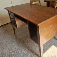 Scrivania in legno