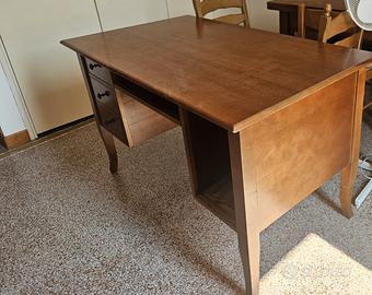 Scrivania in legno