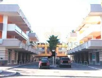 S2 In parco: box per autorimessa o deposito