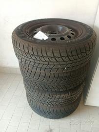 Gomme auto complete di cerchio metallo 196/65 R15