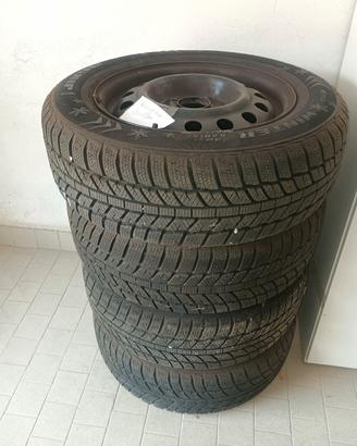 Gomme auto complete di cerchio metallo 196/65 R15