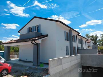 Costruttore vende dir. 5 villette a schiera
