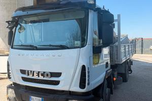 IVECO EUROCARGO 75E18 CON GRU FASSI – RIBALTABILE