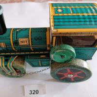 Schiacciasassi in latta molto vecchia