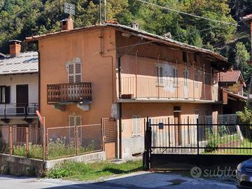 Casa indipendente di 208 m² con più di 5 locali a 