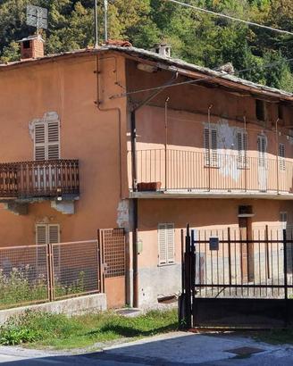 Casa indipendente di 208 m² con più di 5 locali a 