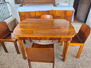 tavolo allungabile in legno con 4 sedie