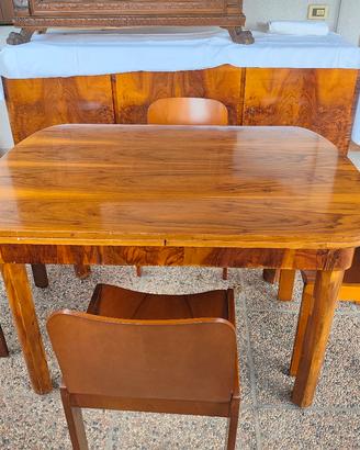 tavolo allungabile in legno con 4 sedie