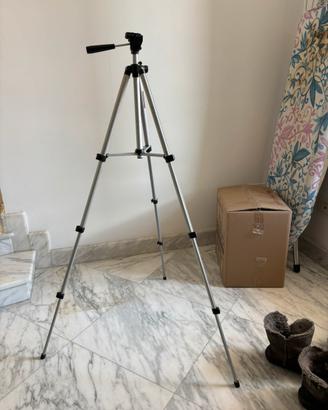 Treppiede compatto in alluminio W362 con custodia