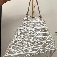 Lampadario in vimini intrecciato con corda