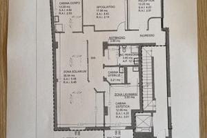 Ampio ufficio al piano terra con cortile privato