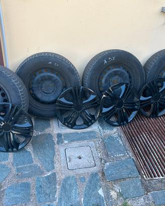 Cerchi con pneumatici invernali clio 185/65 r 15