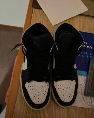 Jordan 1 nere blu e bianche
