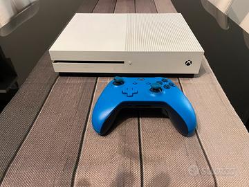 Xbox one s 1tb con controller e kit ricarica