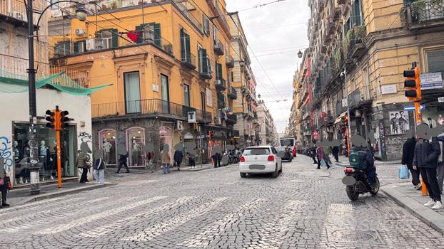 Via Toledo Ristorazione con canna fumaria