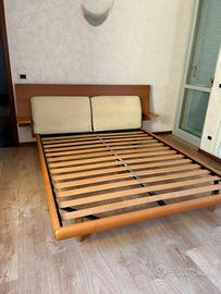Letto matrimoniale con testiera
