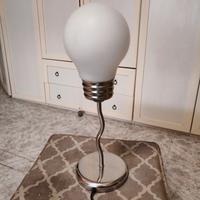lampada a forma di lampadina 
